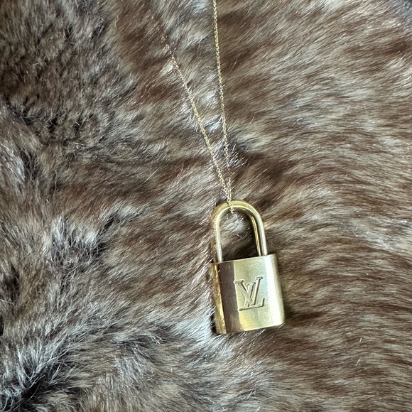 LOUIS VUITTON | #302 #303 #315 #323 lock and key | shiny and classic | - Picture 7 of 14